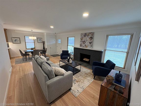 4th image of 17330 Beverly Rd