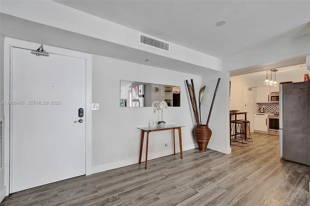 Building Photo - 9195 Collins Ave #1109