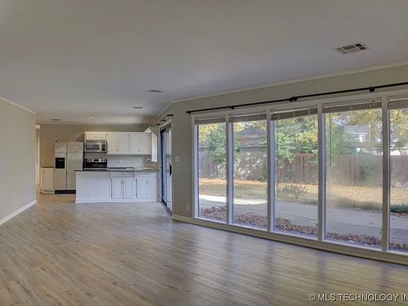 5th image of 3807 S Marion Ave