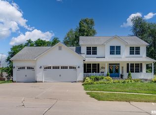 309 N 8th St, Le Claire, IA 52753