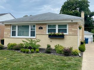 689 S Berkley Ave, Elmhurst, IL