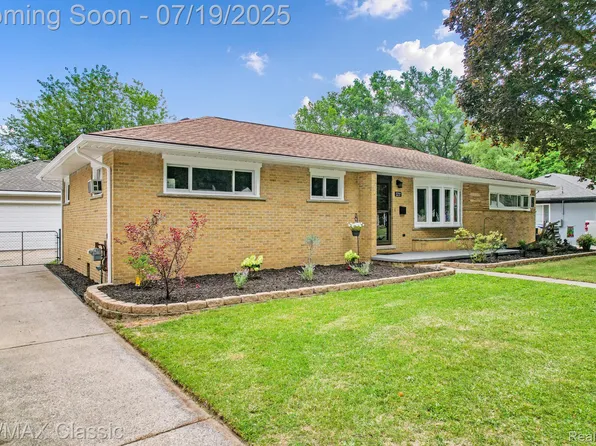 27264 Gilbert Dr, Warren, MI 48093