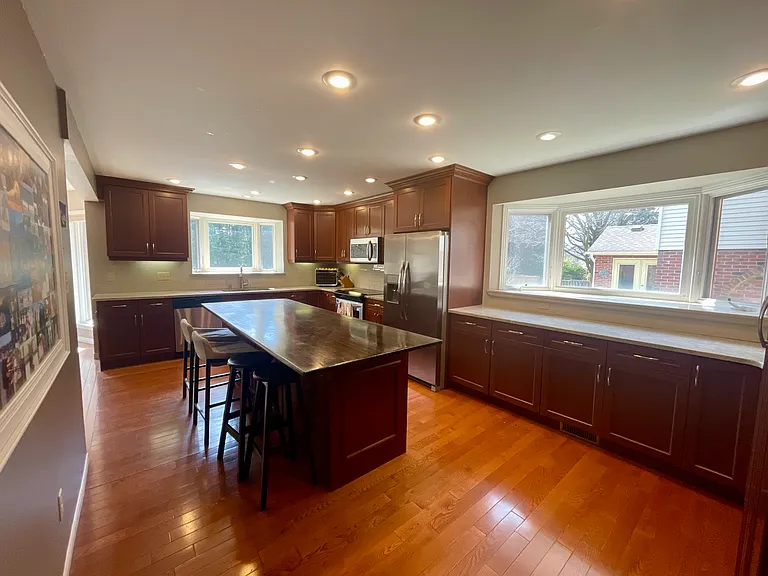 555 Jeffreybrook Dr — Photo 5