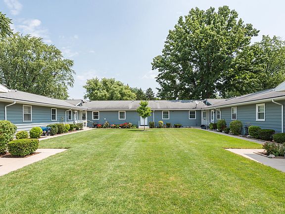 3rd image of 922 Andover Ct SE