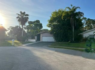 21800 Little Bear Ln, Boca Raton, FL 33428