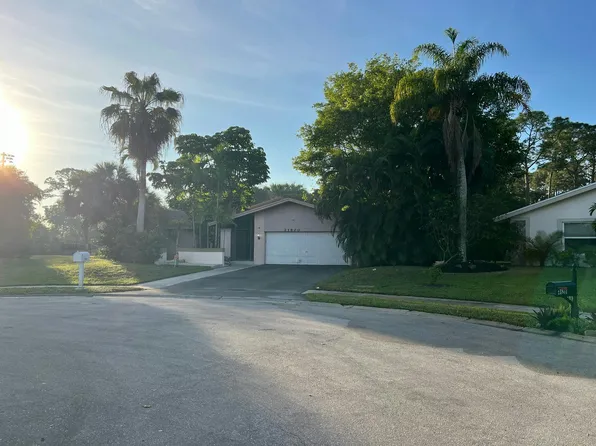 21800 Little Bear Ln, Boca Raton, FL 33428