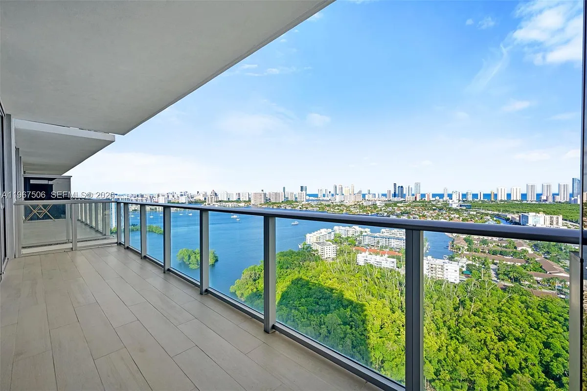 Building Photo - 16385 Biscayne Blvd #3020