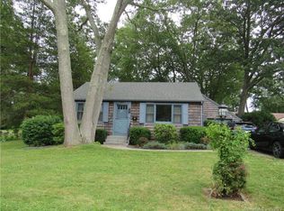 15 Maxson Rd, Groton, CT 06340