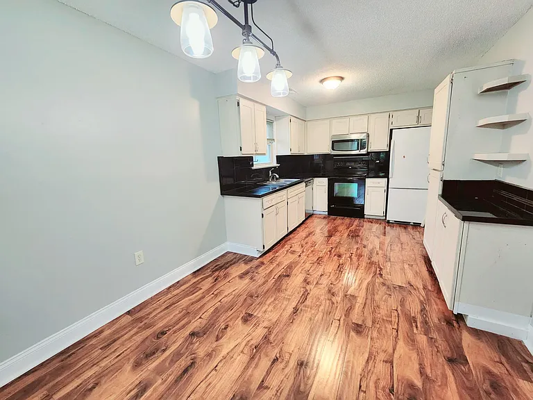 7556 Gordon Cir — Photo 5
