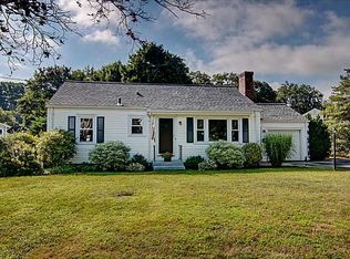 2 Roberta Dr, Barrington, RI 02806