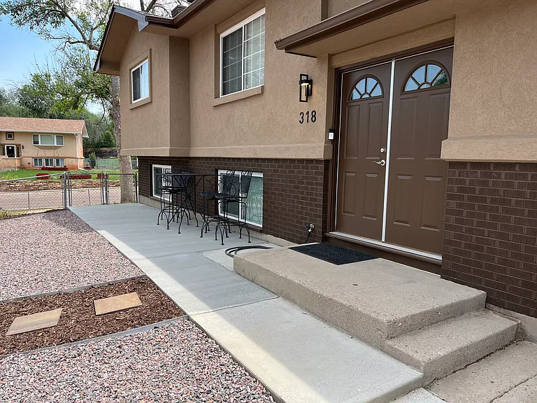 318 De La Vista St — Photo 2