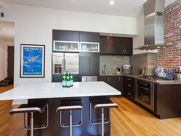 3rd image of 16 Jessie St APT 303