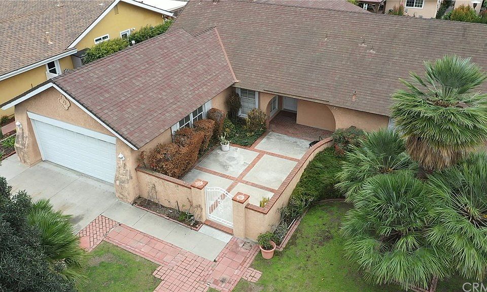 1st image of 702 E Meadowbrook Ave