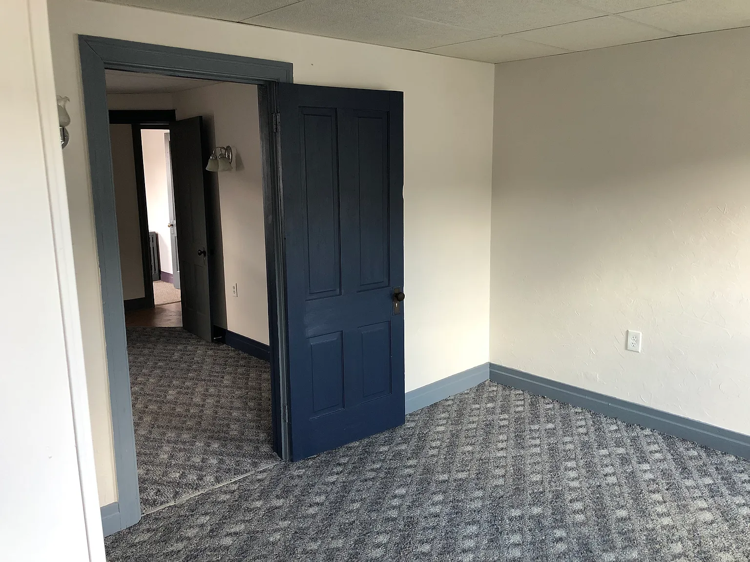 3 bed, 892 sqft, $1,300 — Photo 4