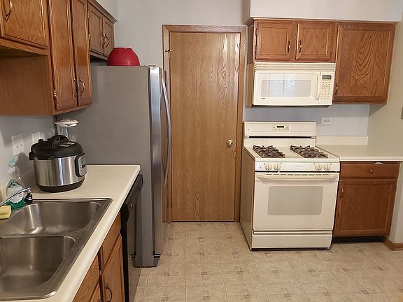 5th image of 1350 Stratford Dr #2B
