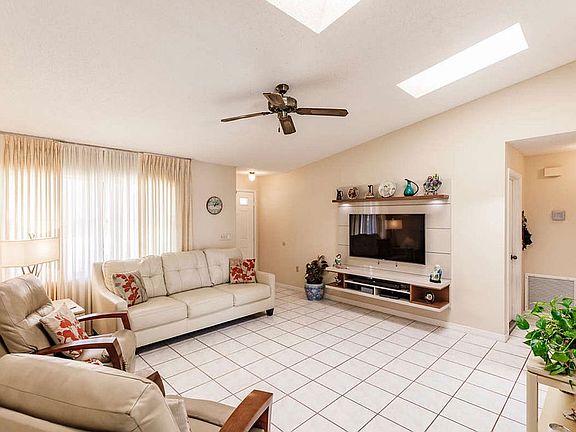 4th image of 2531 W Burr Oak Ct