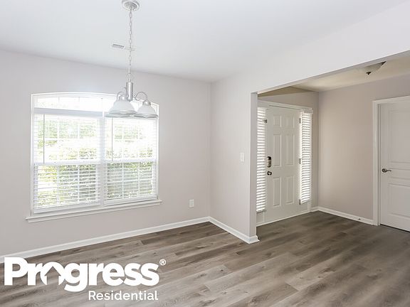 5th image of 105 Egerton Dr