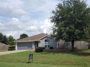 305 Oakview Dr, Springtown, TX 76082