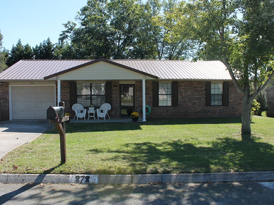 1st image of 828 Jennifer Dr