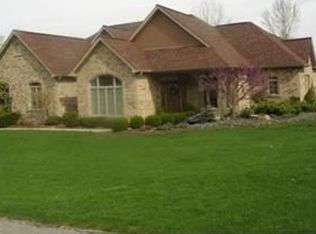 9160 Lucia Ln, North Huntingdon, PA