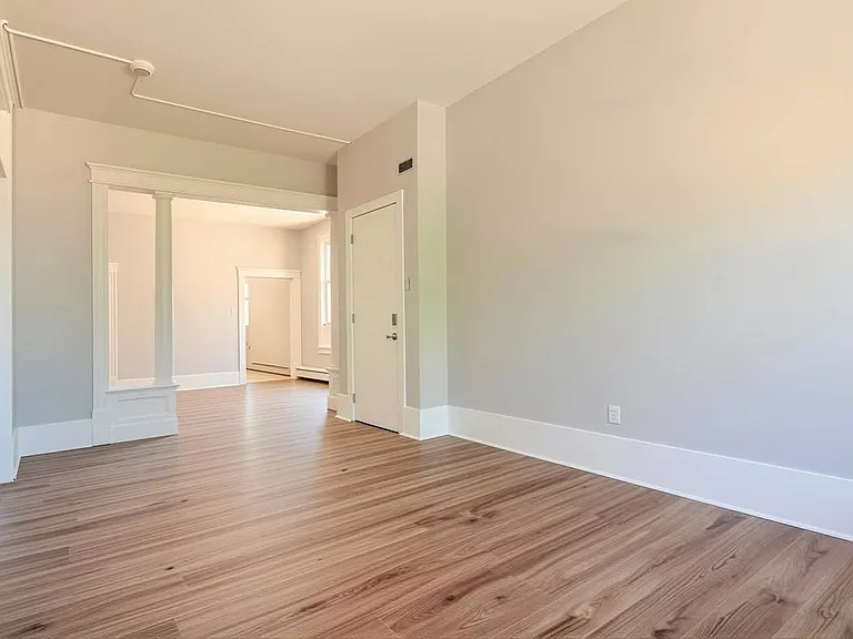 134 Victoria St S #3 — Photo 4