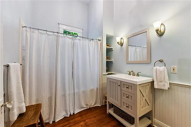 818 Constantinople St — Photo 15