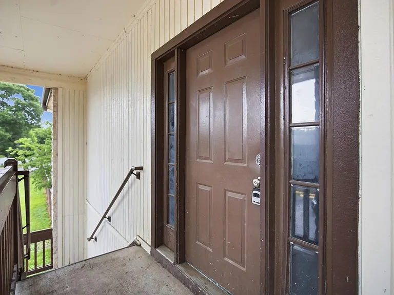 611 Carpenter Ave #201 — Photo 3