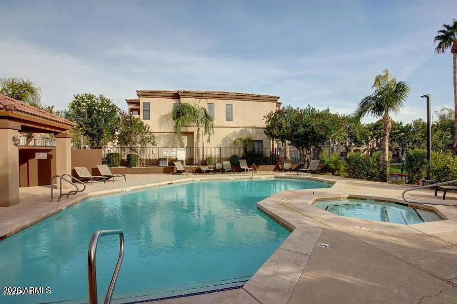 3 bed, 2.5 bath, 1361 sqft, $1,900 — Photo 4