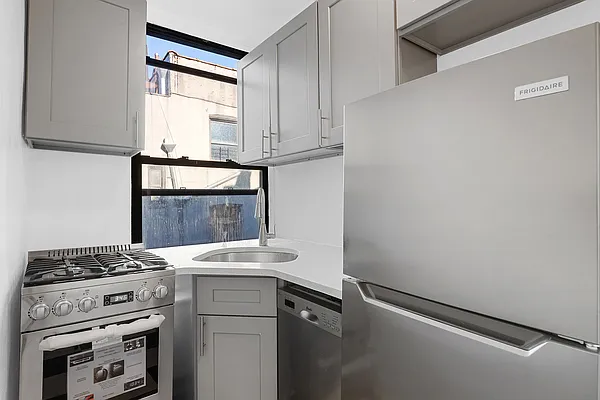 Rented by REAL New York | media 10