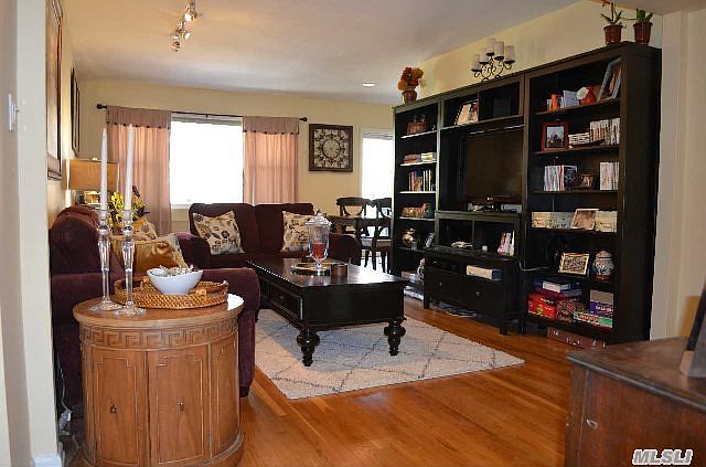 1st image of 20 Hill Park Ave APT 3B