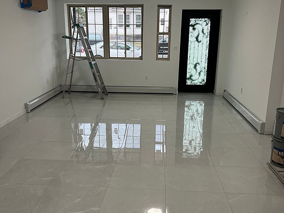 3rd image of 2346 130th St Fl 1