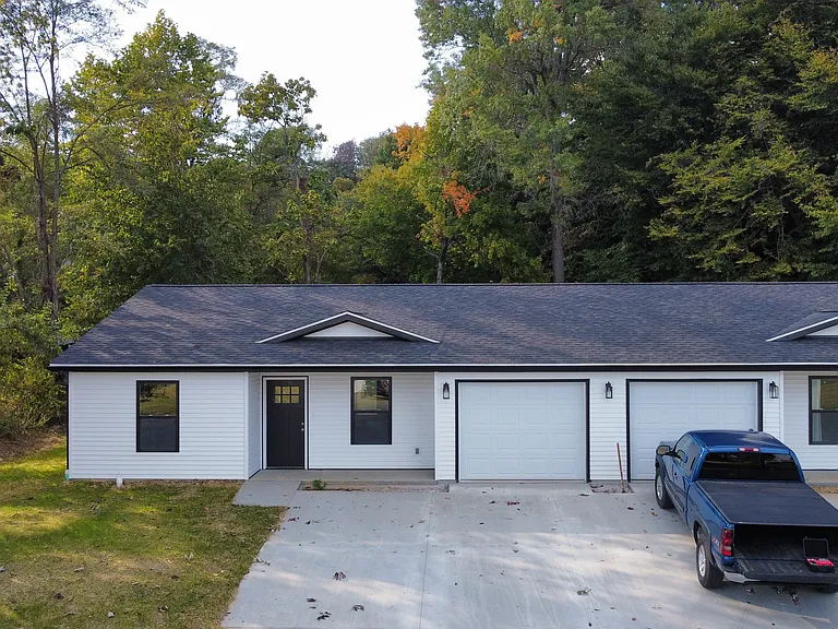 317 N Truman Rd — Photo 1