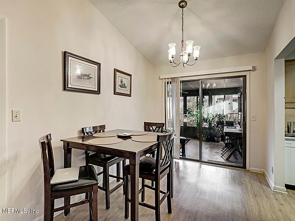 4th image of 531 LORING Avenue