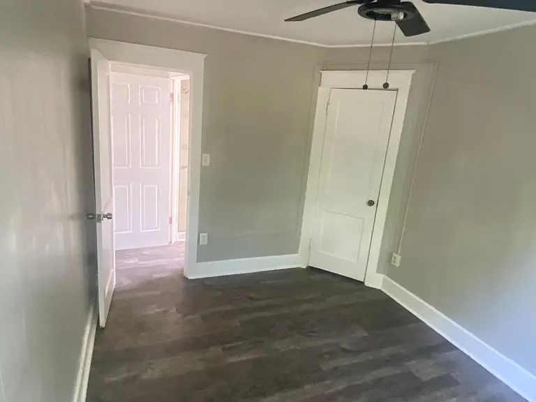 2527 Edgemont Ave — Photo 13