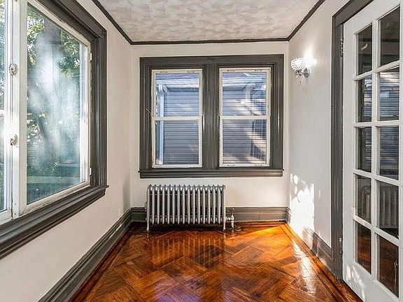 5th image of 109-74 202nd St