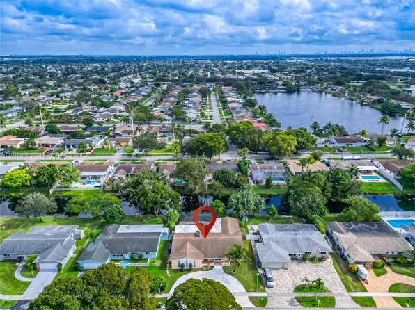 721 NW 93rd Ave, Pembroke Pines, FL 33024