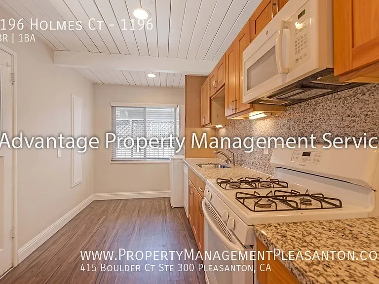 1196 Holmes Ct #1196 — Photo 3