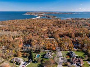 1625 Stars Rd, East Marion, NY 11939