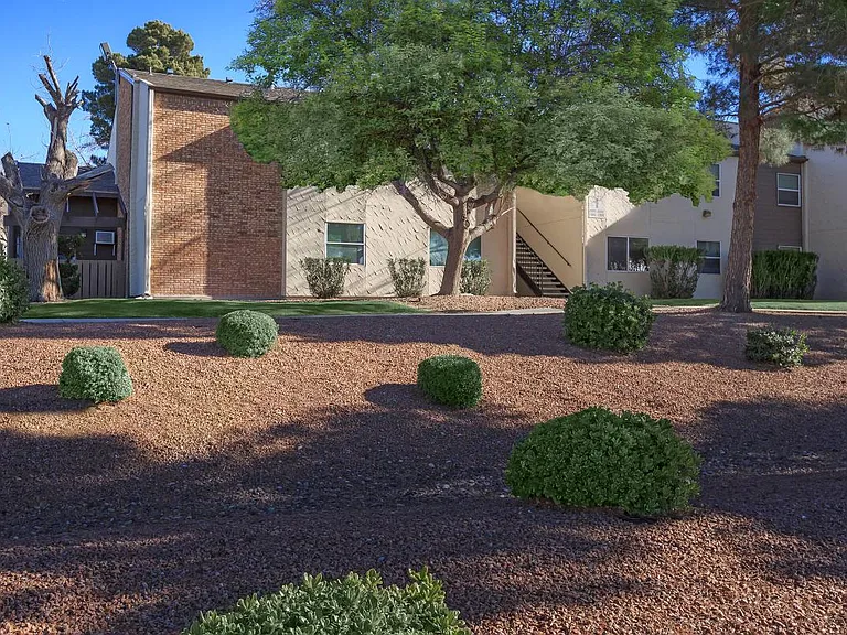 Gateway East Apartments — Photo 9