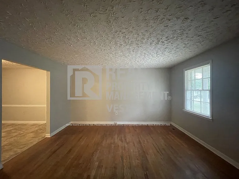 106 Hazel Dr — Photo 2