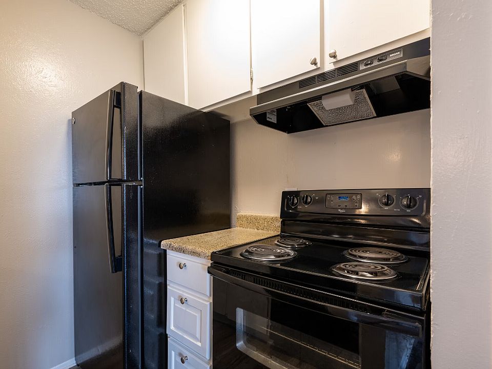 1st image of 302A Kings Way Dr #0