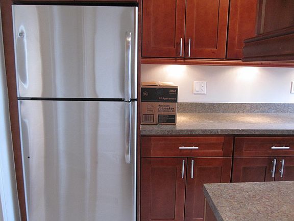 4th image of 300 Broadway #3