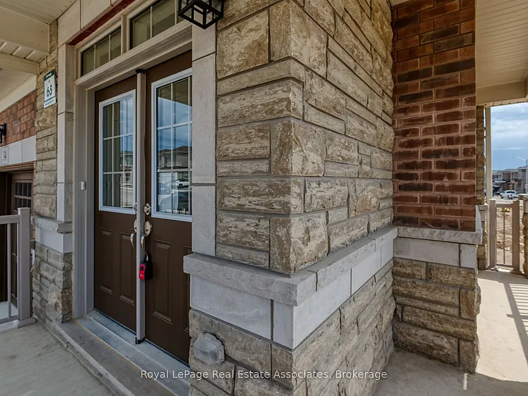 34 Attwater Dr E — Photo 5