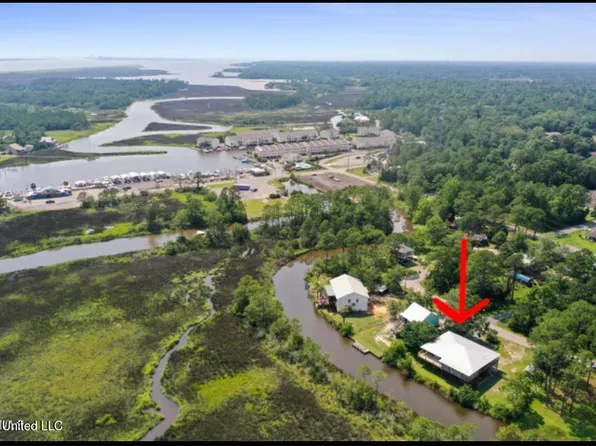 8821 Pickering Forrest Dr, Ocean Springs, MS 39564