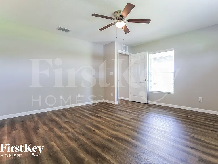 1235 Desmond St — Photo 7