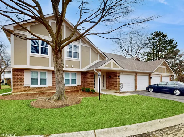 207 Coventry Cir, Vernon Hills, IL 60061