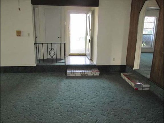 4th image of 1014 Alicia Ln