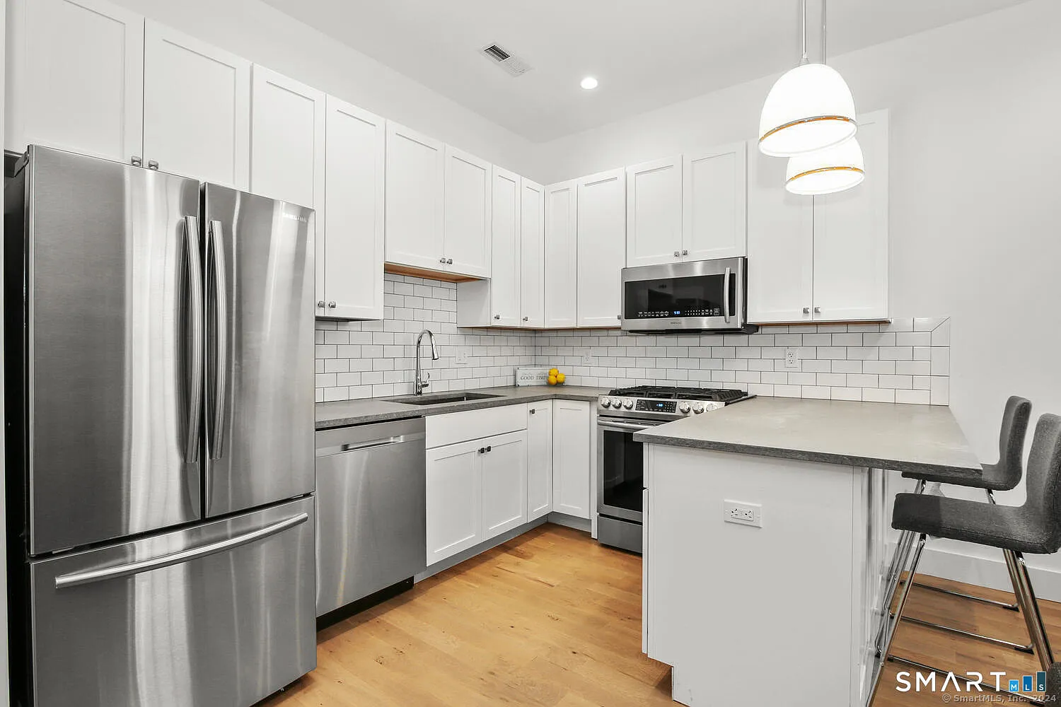 1 bed, 1.0 bath, 700 sqft, $2,450 — Photo 3