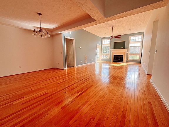2nd image of 2515 Cherry Ln