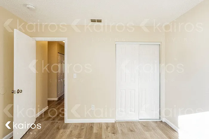 16 Spring Loop Cir — Photo 8